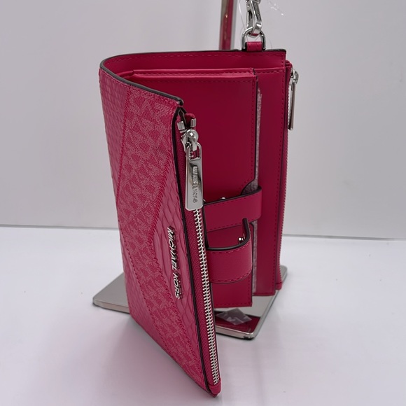 MICHAEL KORS JST LG DOUBLE ZIP WRISTLET WALLET PHONE HOLDER
ELECTRIC PINK - Picture 11 of 16